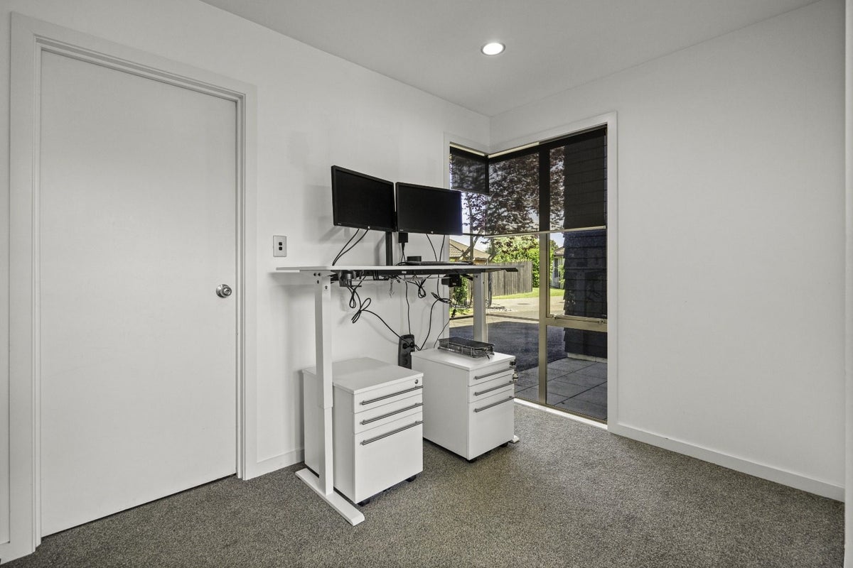9 Ravenscourt Place, Huntington, Hamilton - Carousel 14