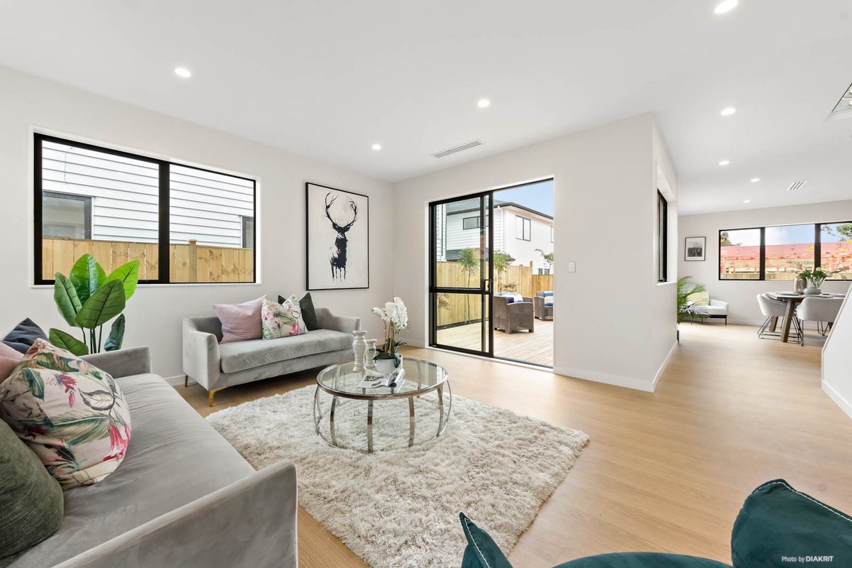 14 Armstrong Place, New Lynn, Auckland - Carousel 2