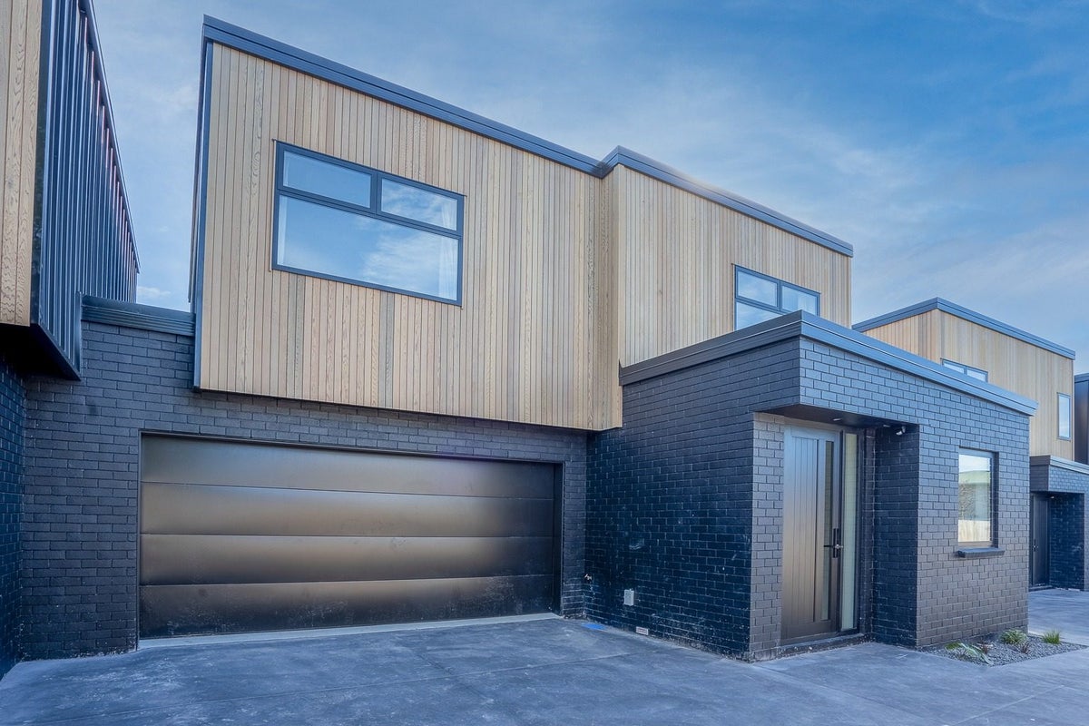2/60 Sandwich Road, St Andrews, Hamilton - Carousel 1