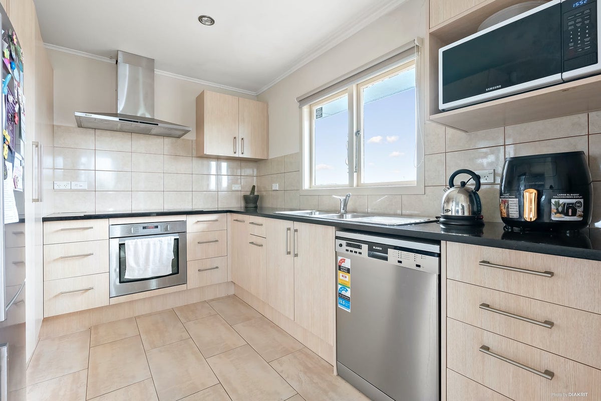 156 View Road, Sunnyvale, Auckland - Carousel 1