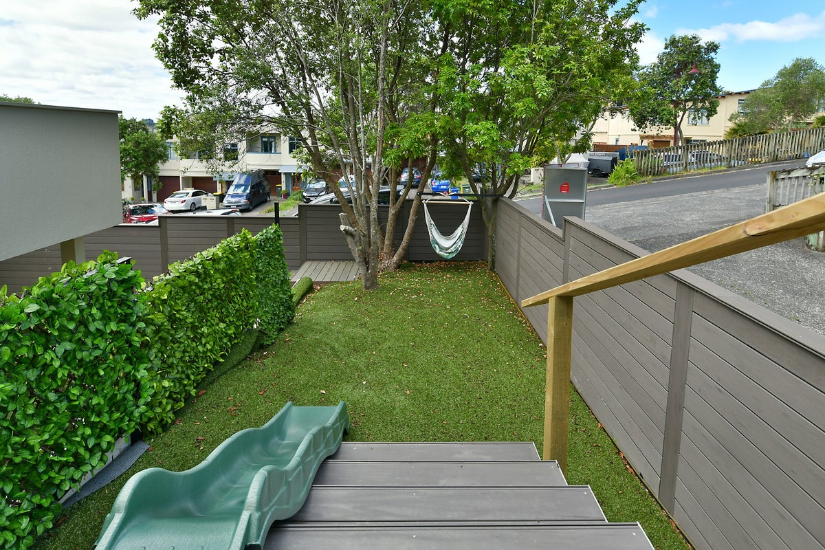 1/62 Fernhill Way, Oteha, Auckland - Carousel 2