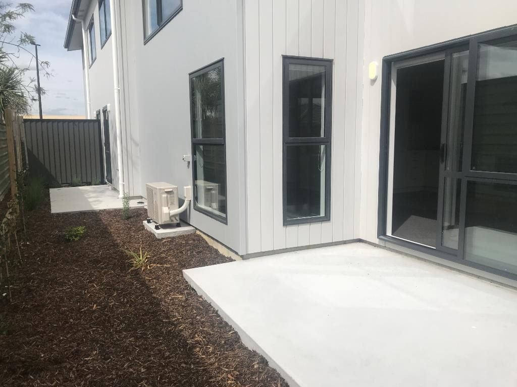 5/2 Lambert Court, Glenview, Hamilton - Carousel 2