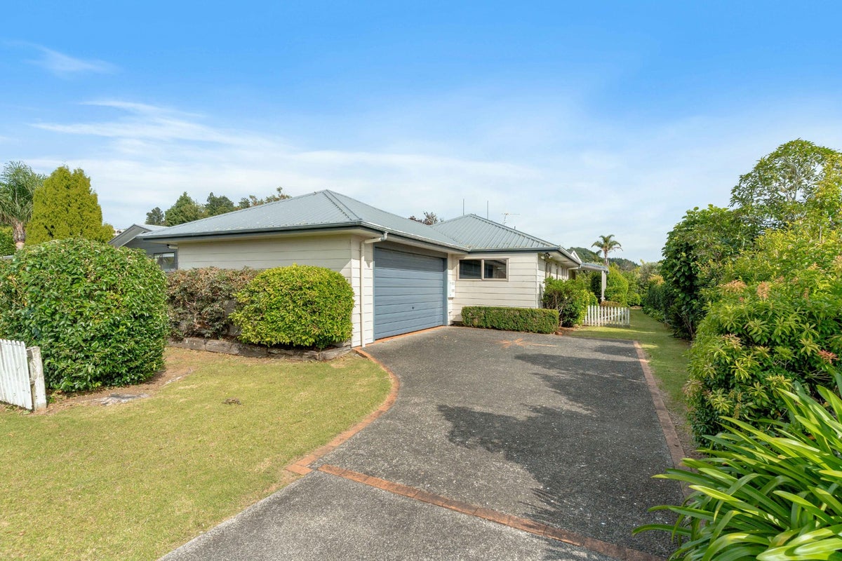 107 The Drive, Whangamata - Carousel 2