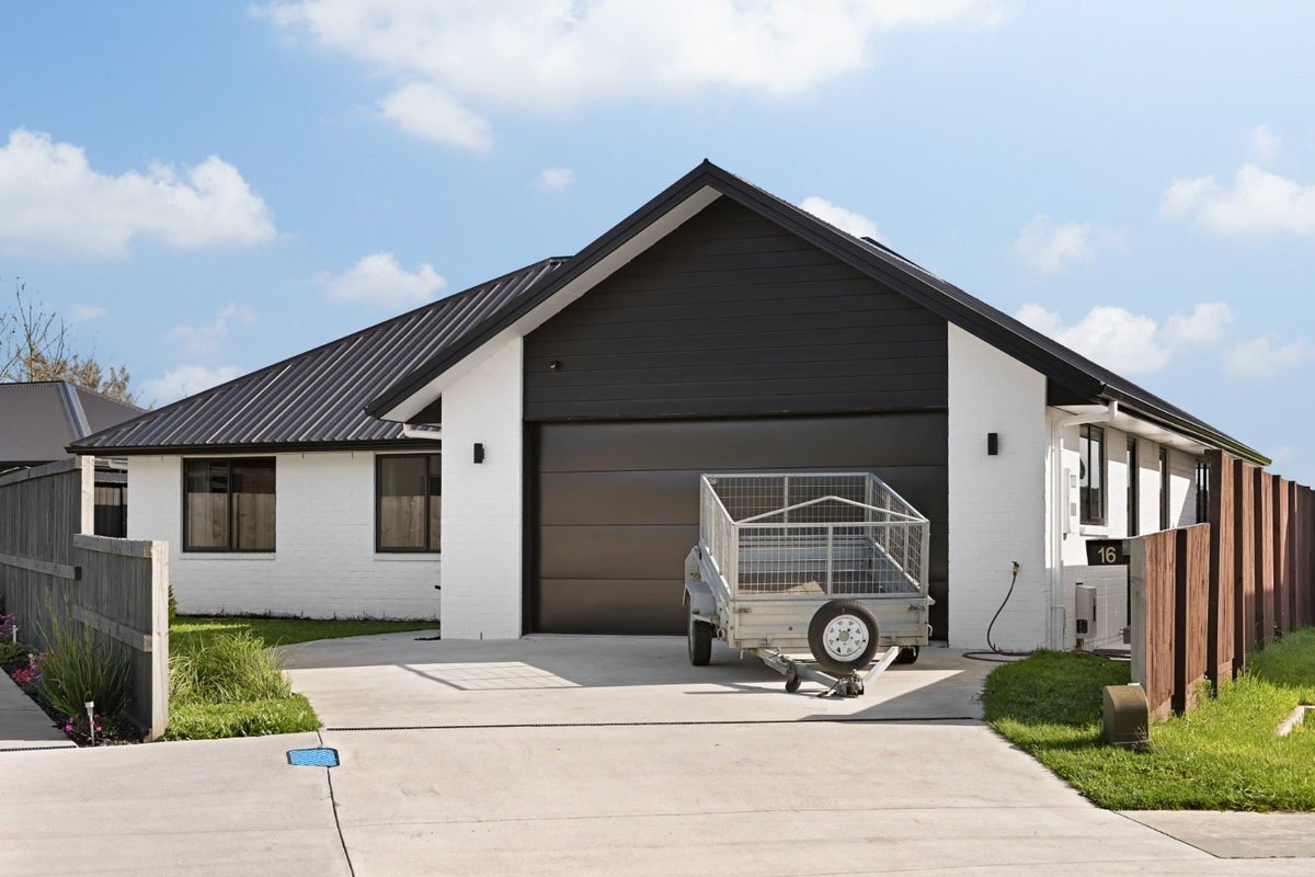 16 Tekapo Road, Baverstock, Hamilton - Carousel 1