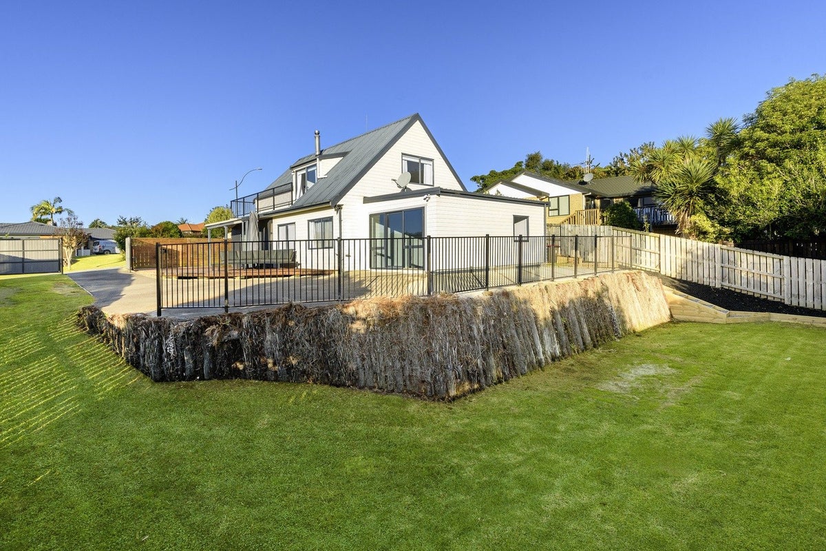 26 Oteki Park Drive, Welcome Bay, Tauranga - Carousel 1