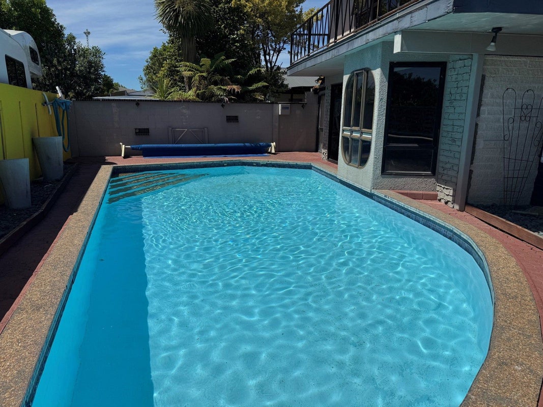 208 Caroline Place, Mayfair, Hastings - Carousel 1