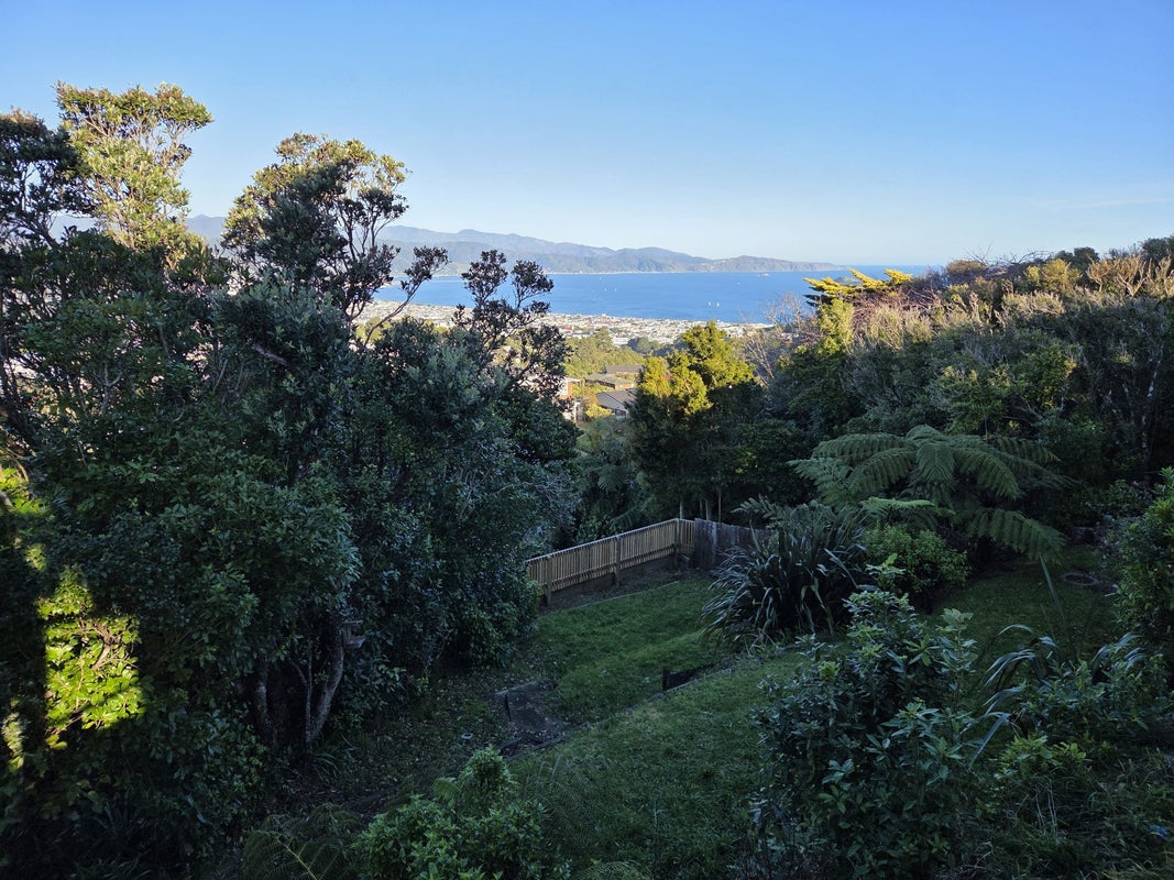 35 Acacia Avenue, Maungaraki, Lower Hutt - Carousel 2