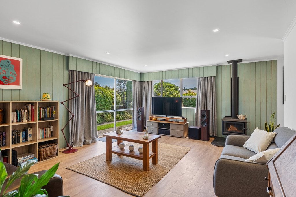 8 Manawa Avenue, Raumati Beach, Paraparaumu - Carousel 2