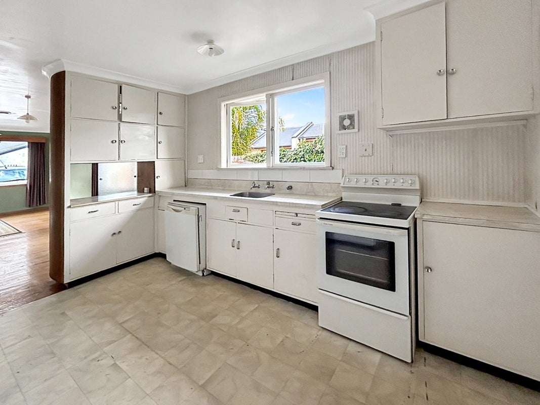 12 Batt Street, West End, Palmerston North - Carousel 2
