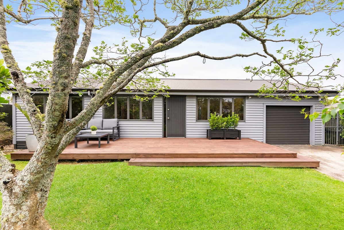 122 Island Bay Road, Beach Haven, Auckland - Carousel 2