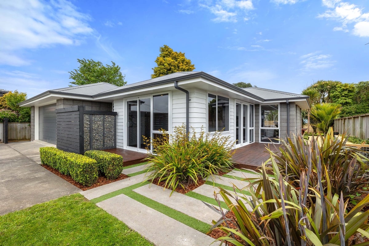 70A Lorna Street, Lynmouth, New Plymouth - Carousel 1