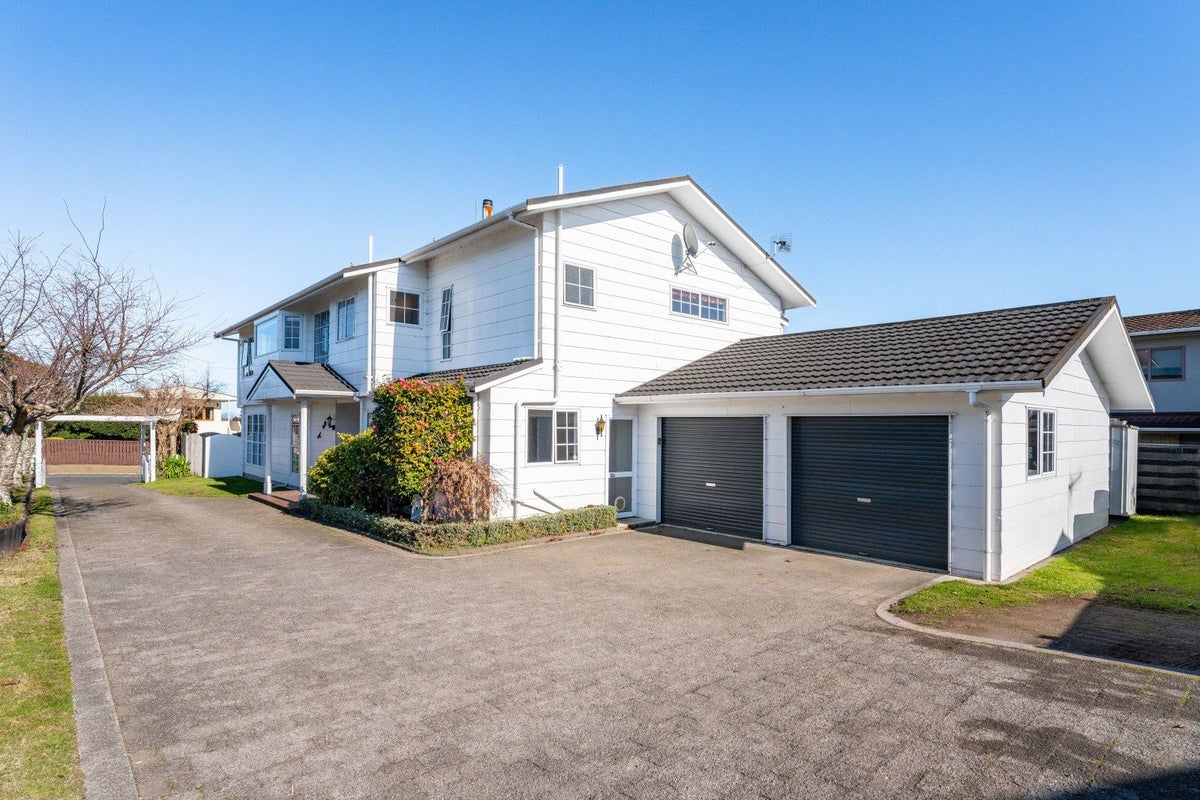 4 Ingle Avenue, Waipahihi, Taupo - Carousel 2
