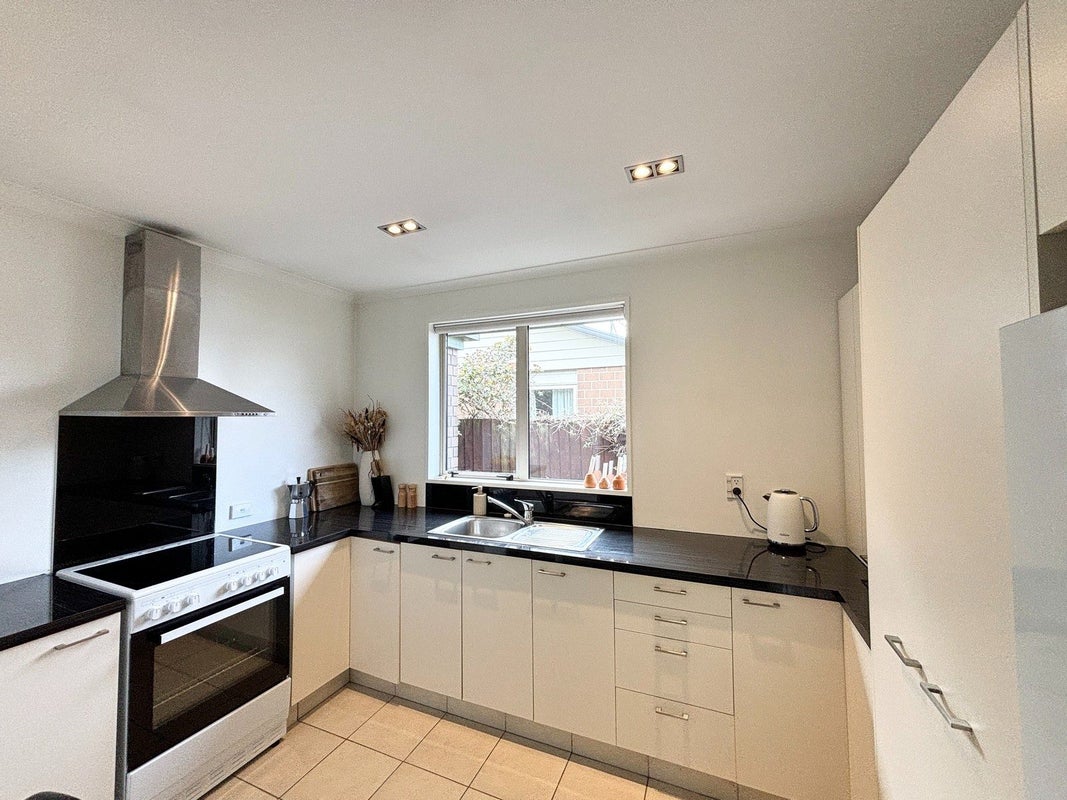 1/71 Brougham Street, Addington, Christchurch - Carousel 2