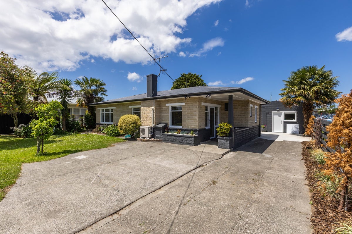 4 Murphy Road, Taradale, Napier - Carousel 1