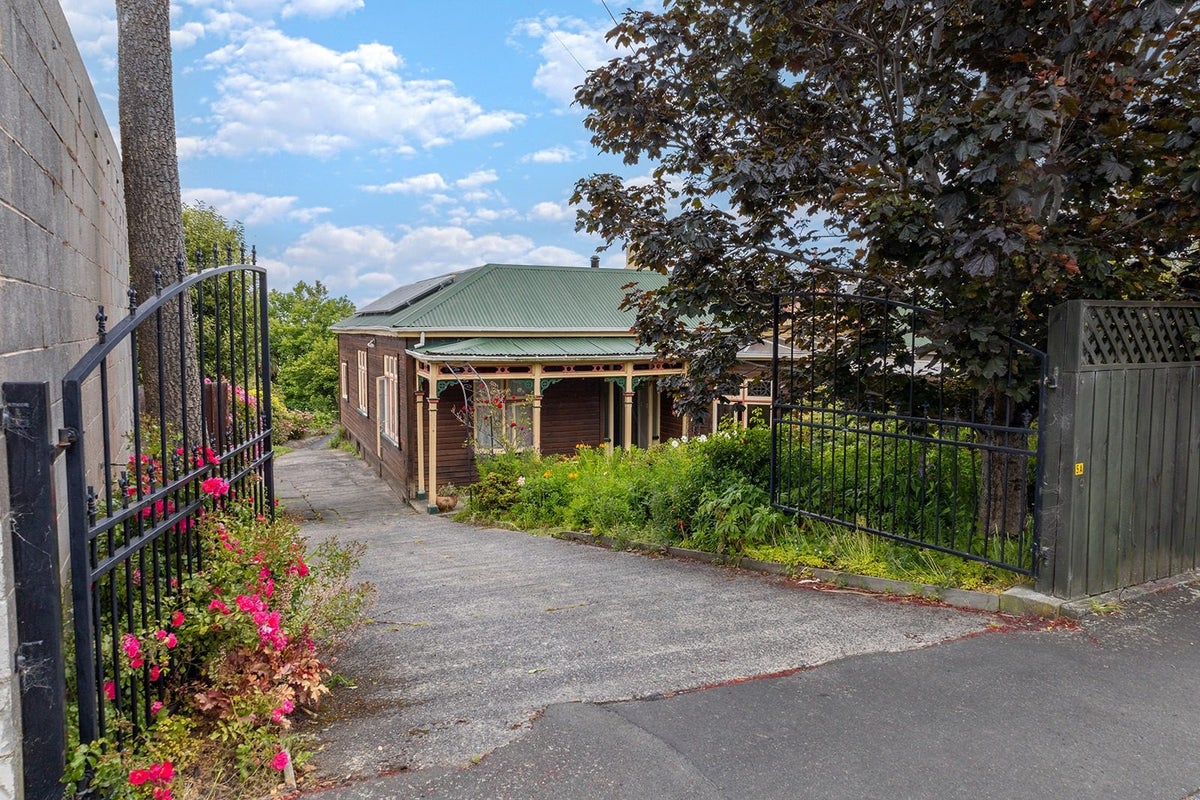 5 Neidpath Road, Mornington, Dunedin - Carousel 1
