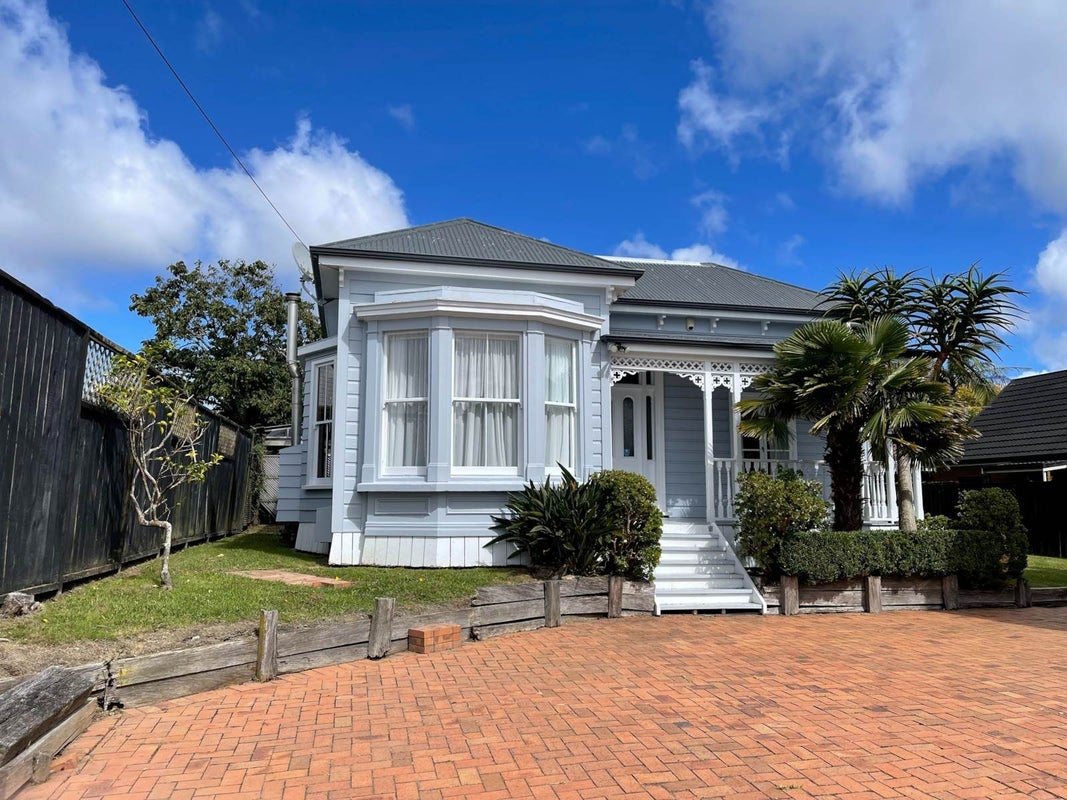 10 Alverston Street, Waterview, Auckland - Carousel 1