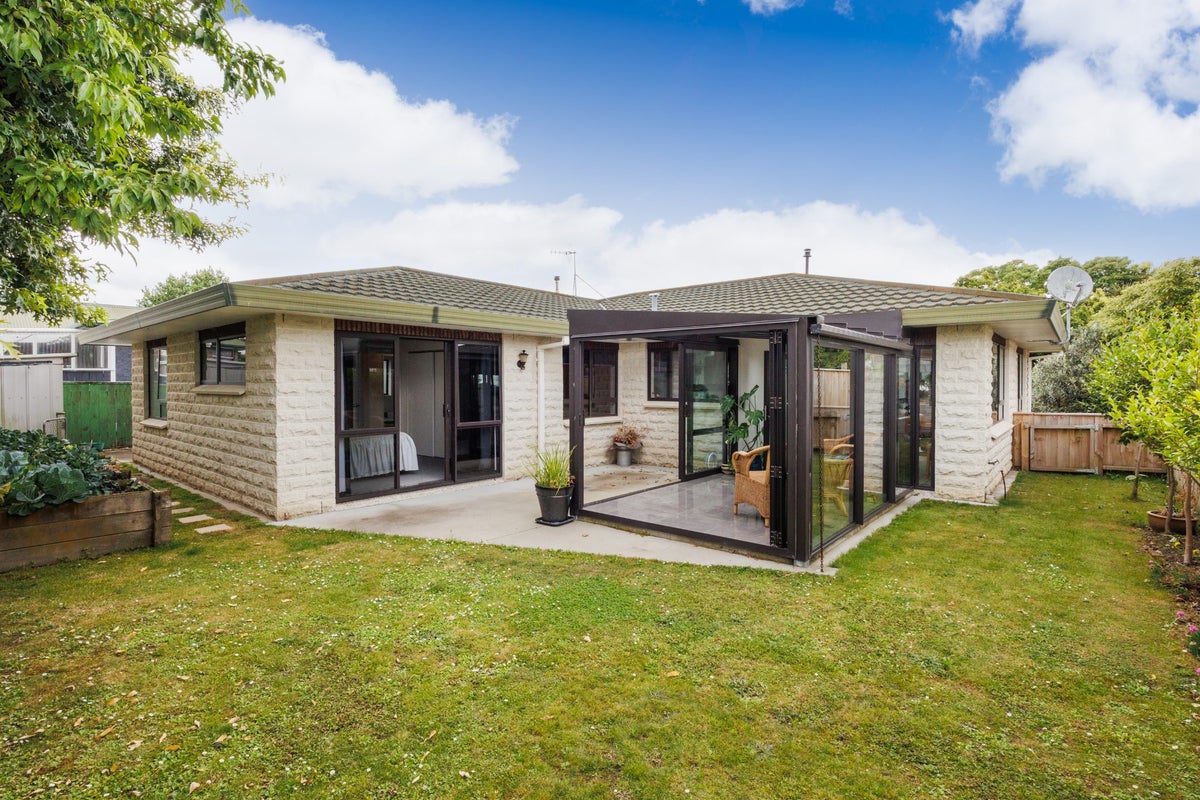 1 Tern Place, Hokowhitu, Palmerston North - Carousel 1