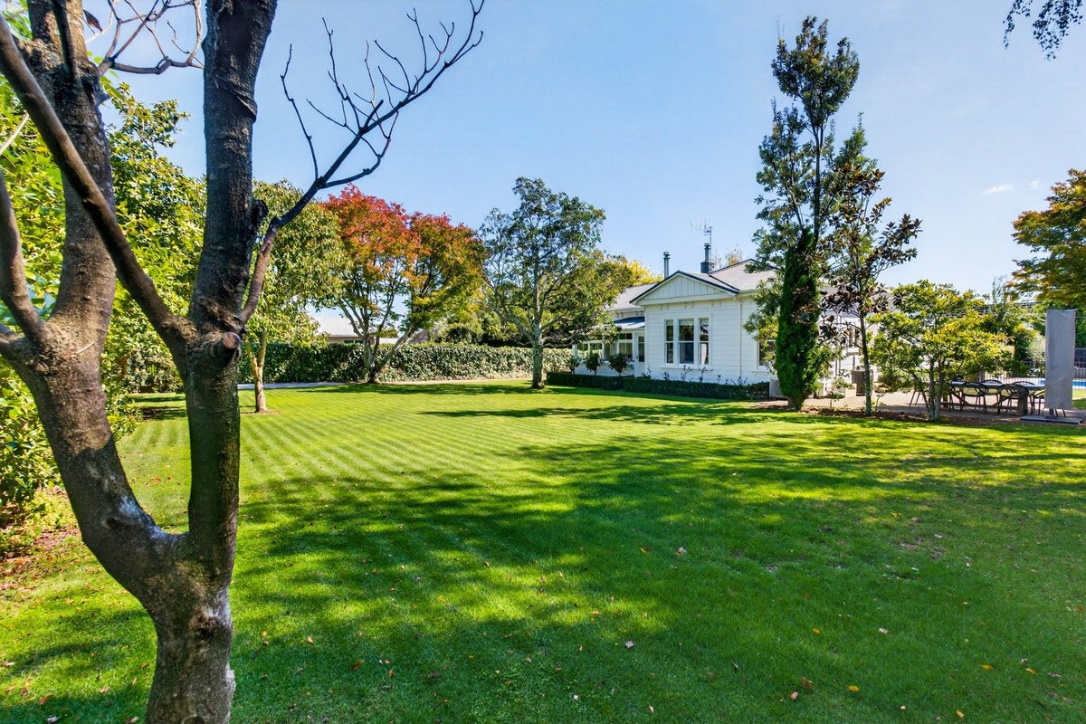129 Te Mata Road, Havelock North, Havelock North - Carousel 1
