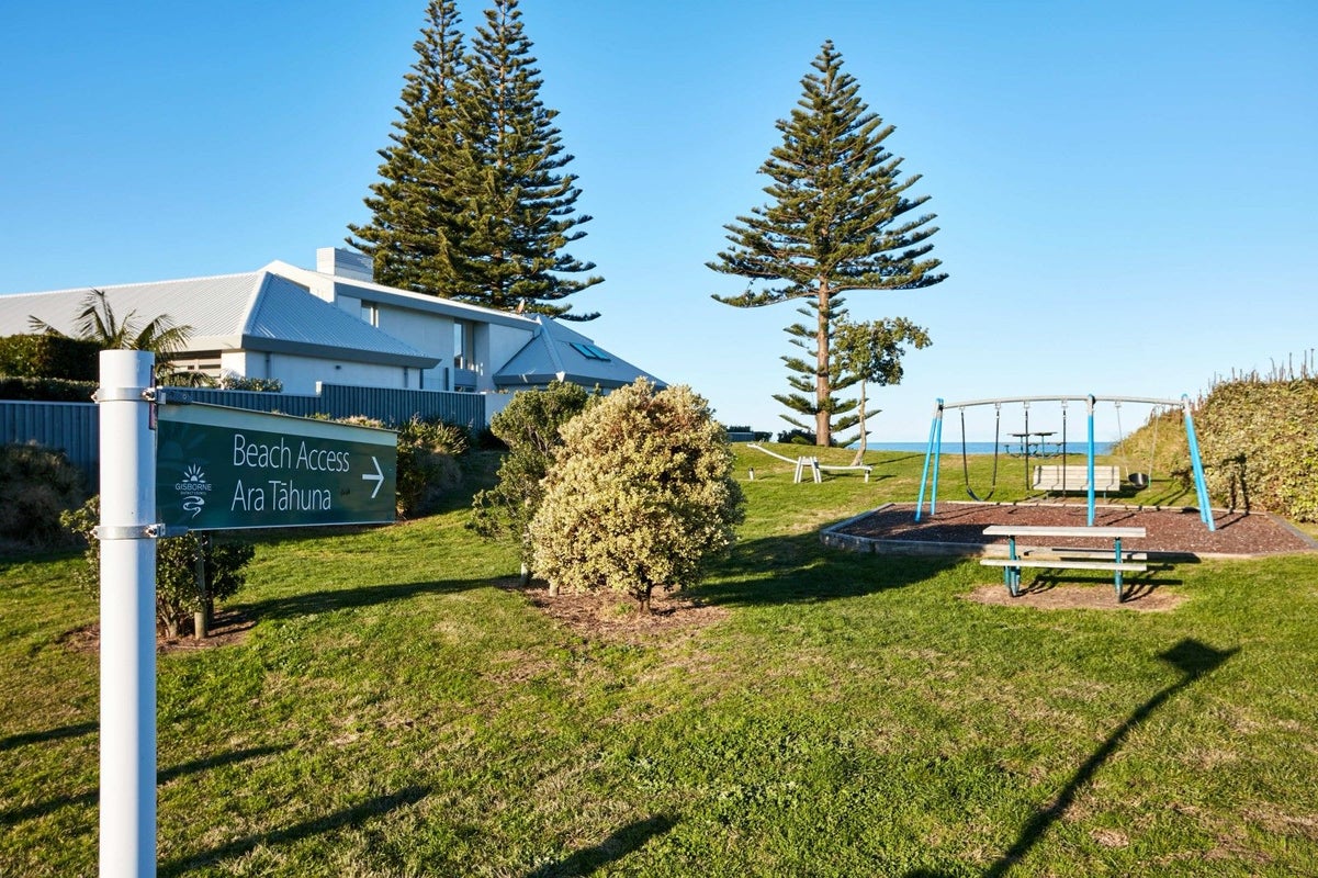 12 Beach Cove, Wainui, Gisborne - Carousel 40