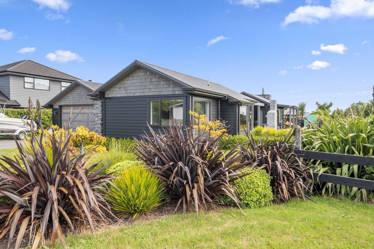 11 Okaia Drive, Kinloch, Taupo - Carousel 1