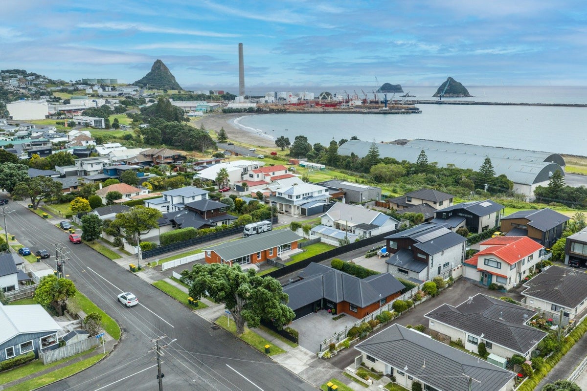 32 Whiteley Street, Moturoa, New Plymouth - Carousel 32