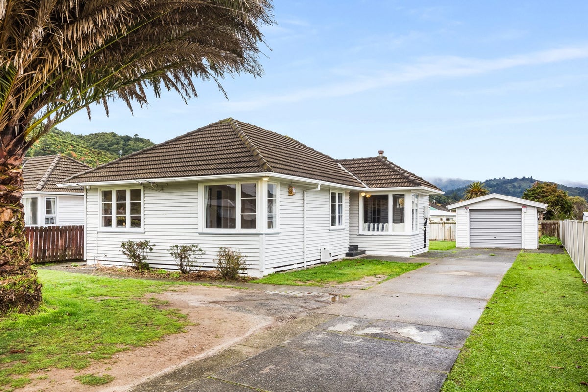 10 Nelson Crescent, Wainuiomata, Lower Hutt - Carousel 1