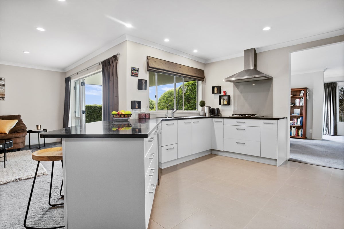 62 Intrepid Crescent, Beachlands, Auckland - Carousel 2