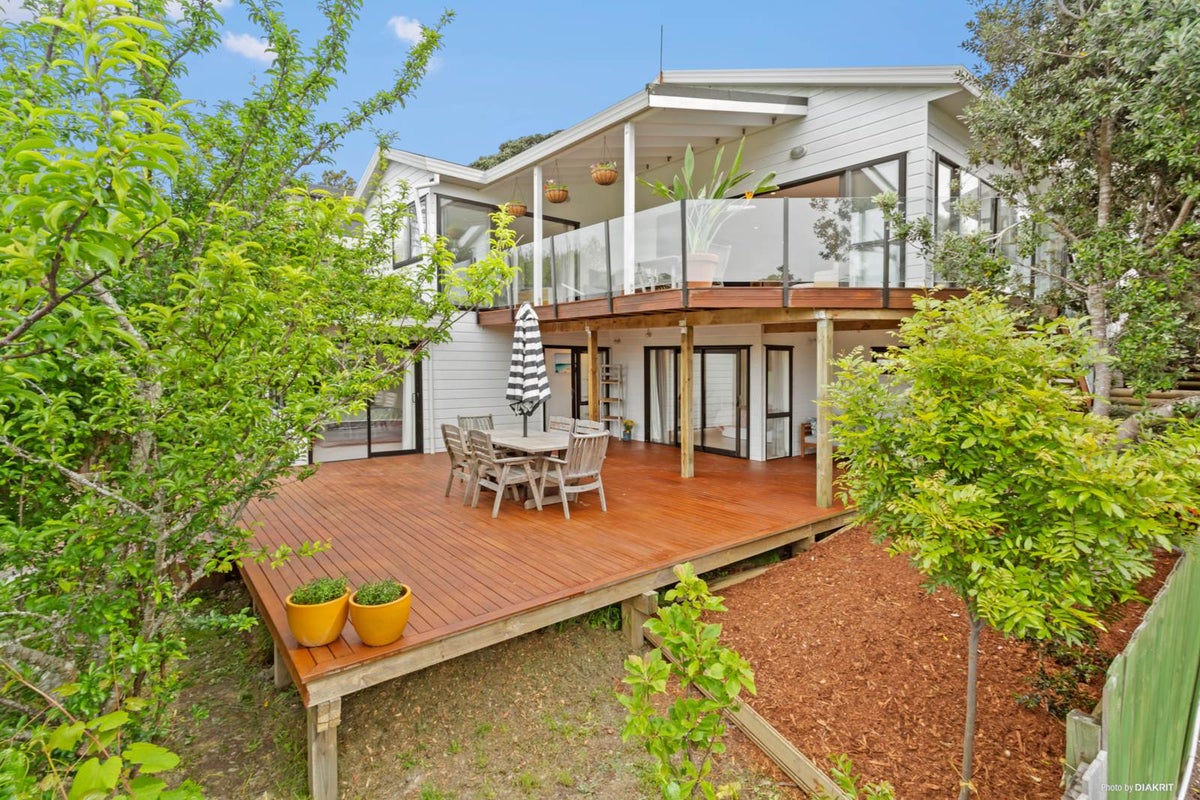 1/17 Long Bay Drive, Torbay, Auckland - Carousel 1