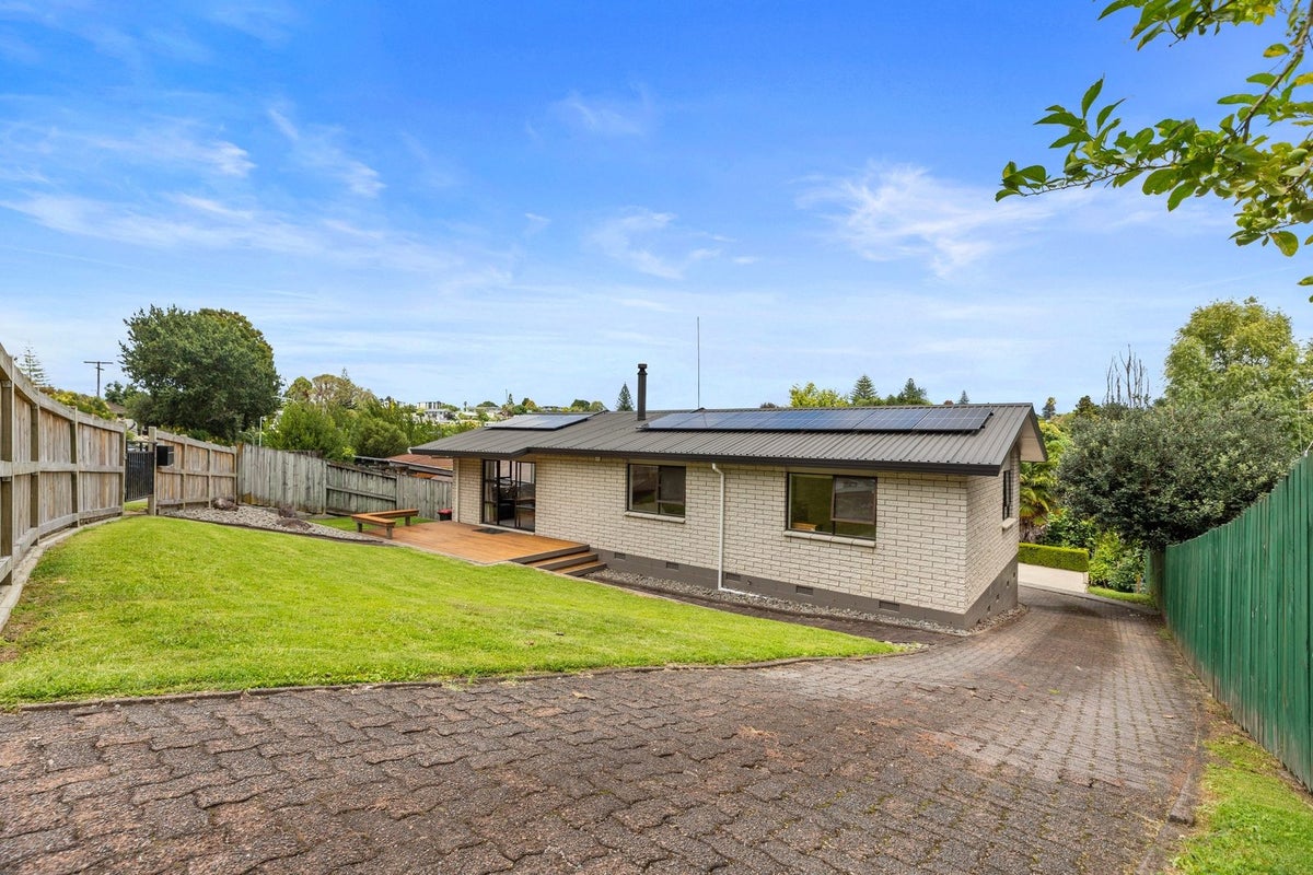 33 Courtney Road, Gate Pa, Tauranga - Carousel 2