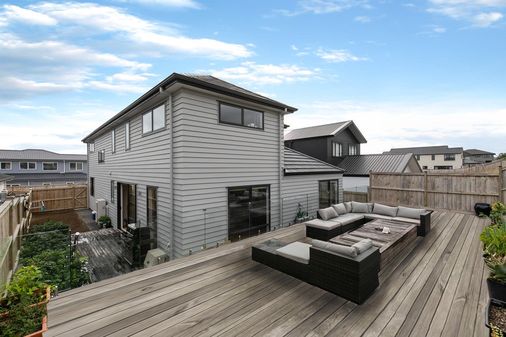 21 Thistle Close, Beachlands, Auckland - Carousel 1