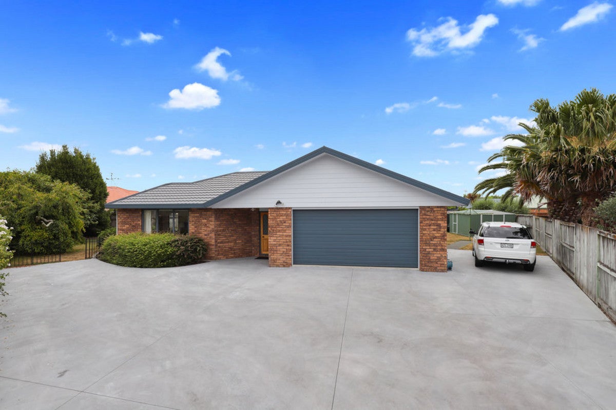 53 Waiwherowhero Drive, St Andrews, Hamilton - Carousel 1