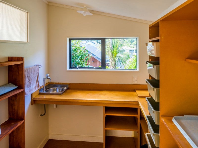 5 Nikau Street, Eastbourne, Lower Hutt - Carousel 24
