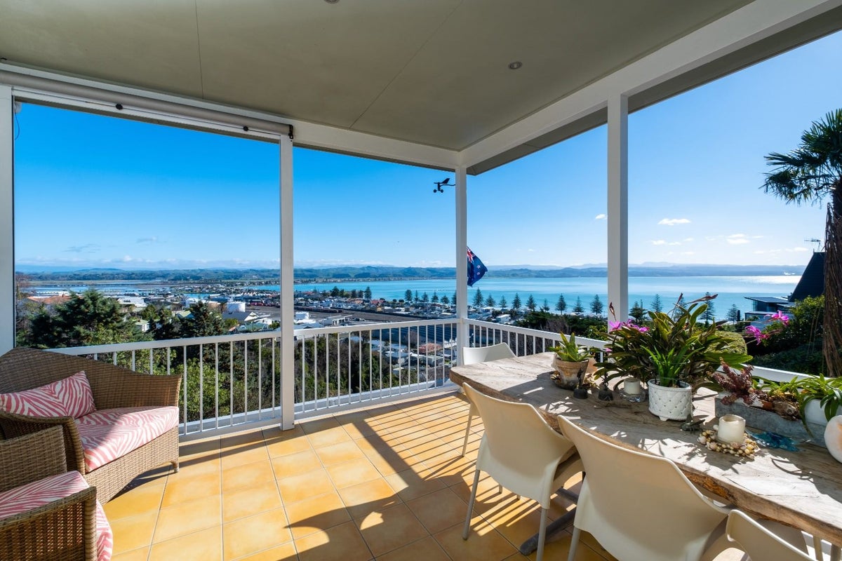 26A Roslyn Road, Bluff Hill, Napier - Carousel 1