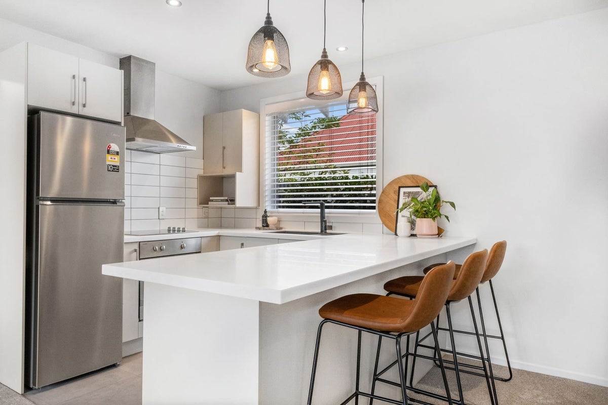 2/42 Gordon Avenue, St Albans, Christchurch - Carousel 2