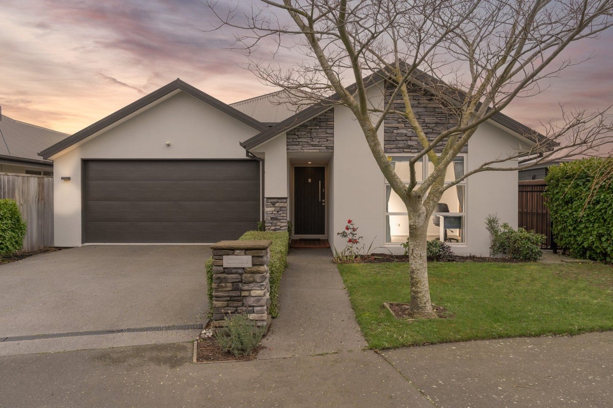 21 Bronco Drive, Aidanfield, Christchurch - Carousel 1