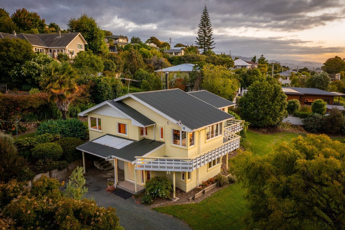 12 Winns Lane, Tahunanui, Nelson - Carousel 2