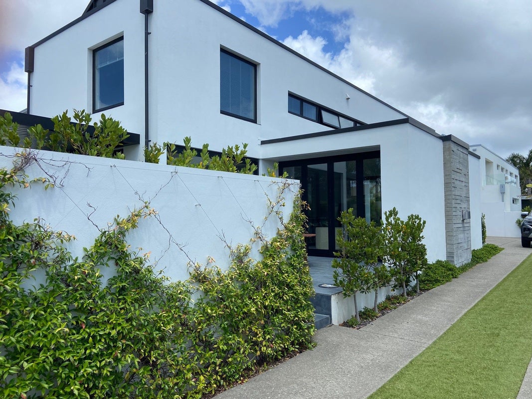 13 Sharon Road, Waiake, Auckland - Carousel 2