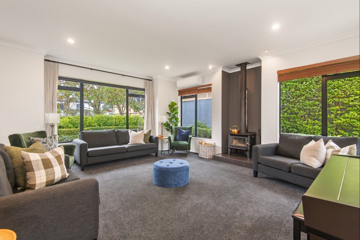 63 Ruapehu Drive, Fitzherbert, Palmerston North - Carousel 2