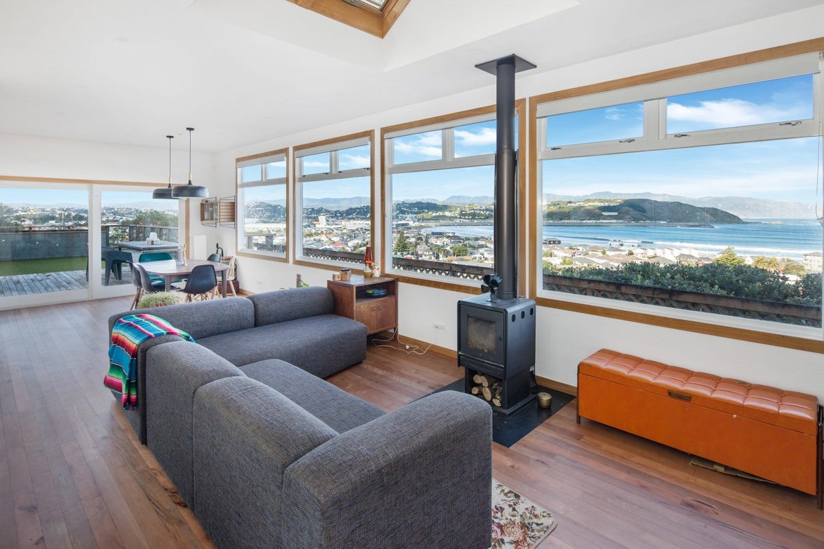 154 Sutherland Road, Lyall Bay, Wellington - Carousel 1