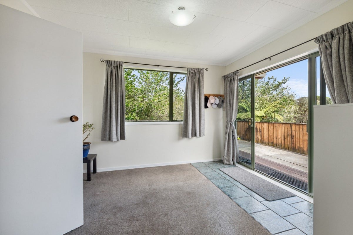 92A Heta Road, Highlands Park, New Plymouth - Carousel 2