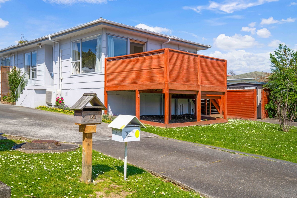 2/3 Cromdale Avenue, Highland Park, Auckland - Carousel 1