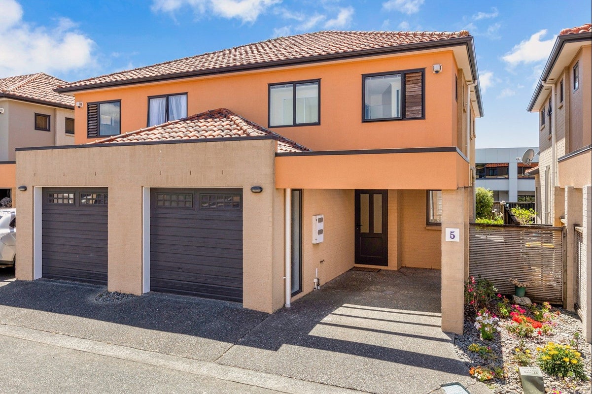 110 Huntington Drive, Huntington Park, Auckland - Carousel 1
