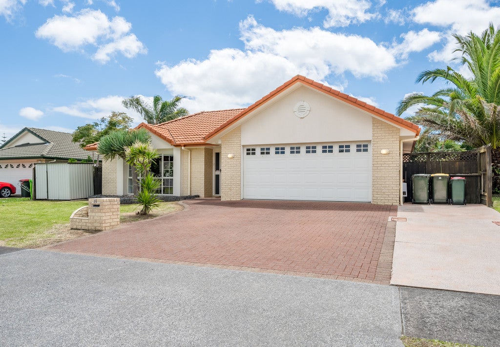 31 Corta Bella Place, Golflands, Auckland - Carousel 1