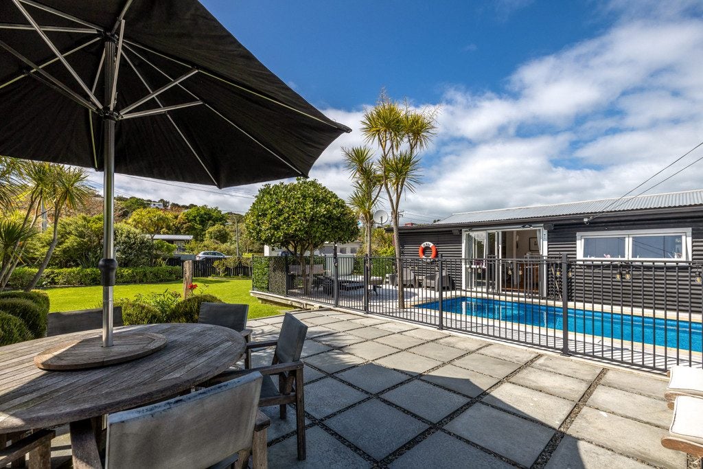 15 Moa Avenue, Oneroa, Waiheke Island - Carousel 1
