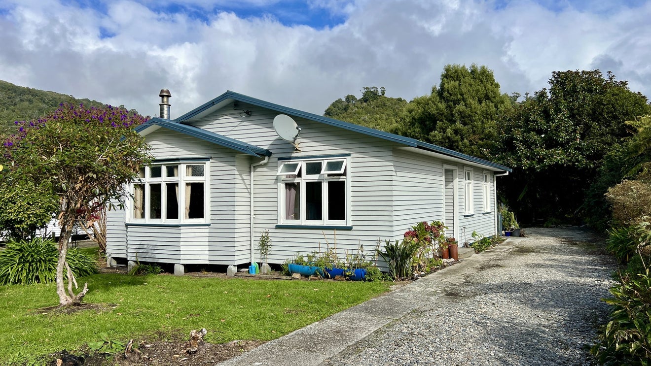 28 Greenfield Street, Hector, Hector - Carousel 1