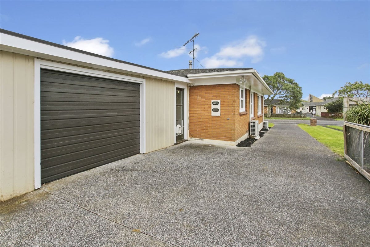 12B Blair Avenue, Pukekohe, Pukekohe - Carousel 1