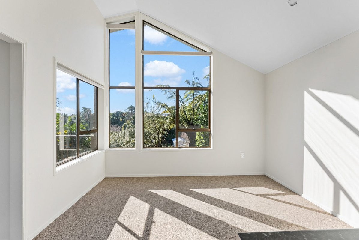 21 Nevada Drive, Merrilands, New Plymouth - Carousel 2