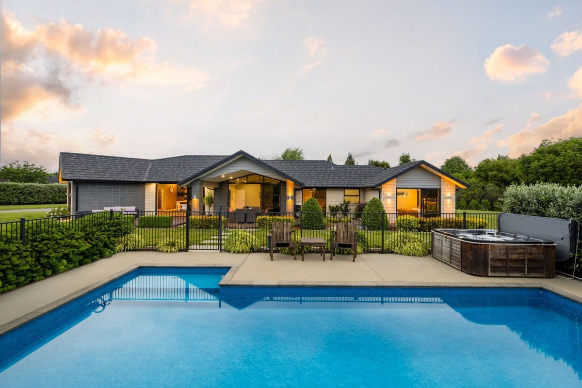 10 Flora Lane, Tamahere, Hamilton - Carousel 1