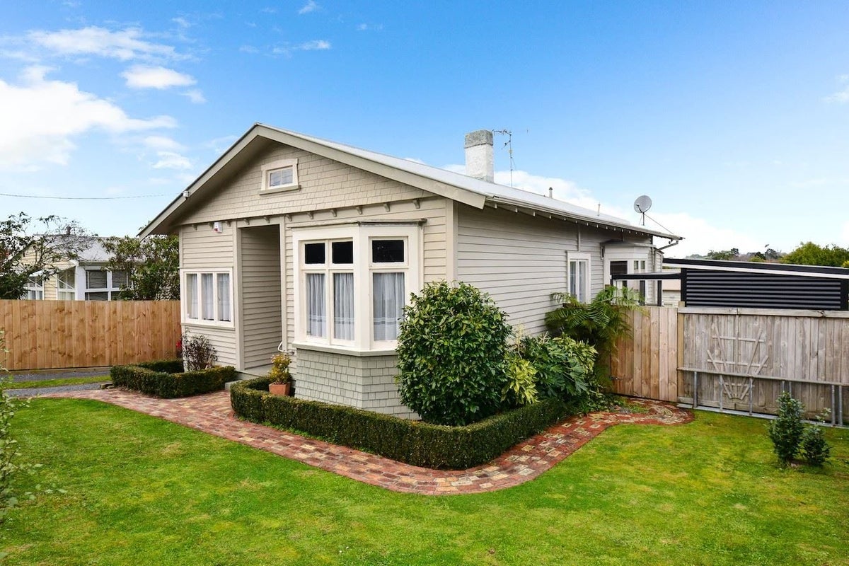 9 Mahoe Street, Melville, Hamilton - Carousel 1