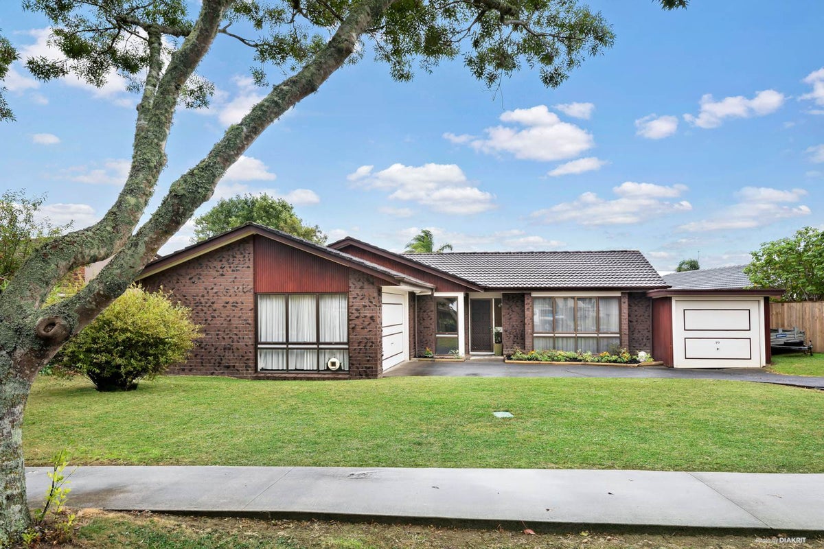 19 Raddock Place, Farm Cove, Auckland - Carousel 1